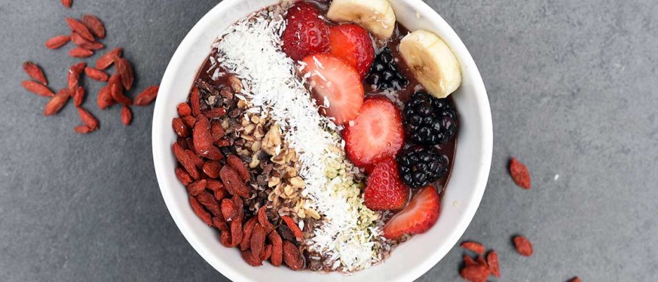 smoothie bowl with goji berries