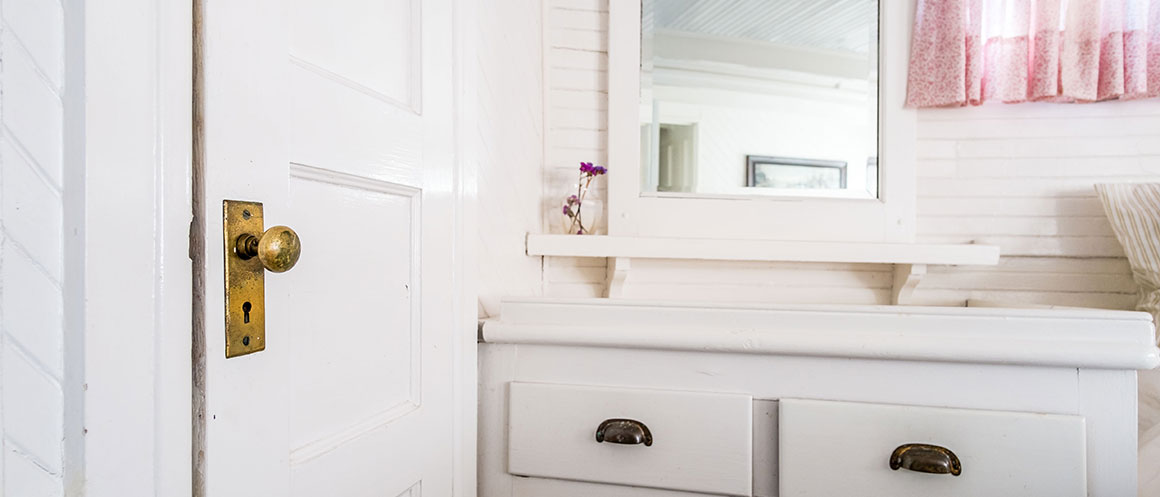 bathroom drawers