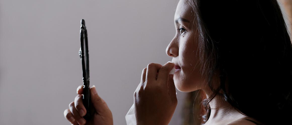 woman removing makeup with wipes