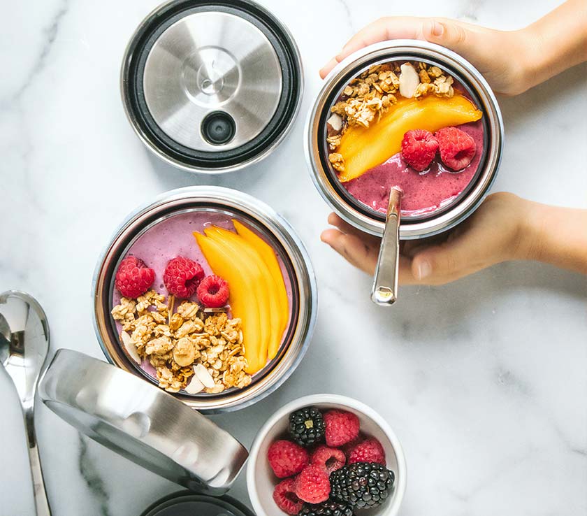 berry and oatmeal smoothies