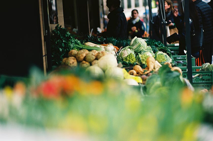 Gemüse an einem Marktstand