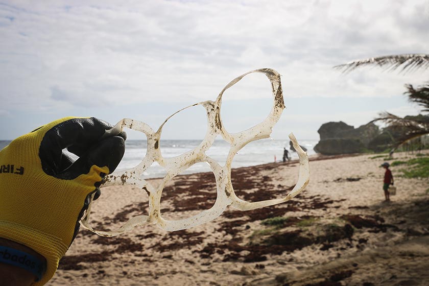 beach clean plastic can holder