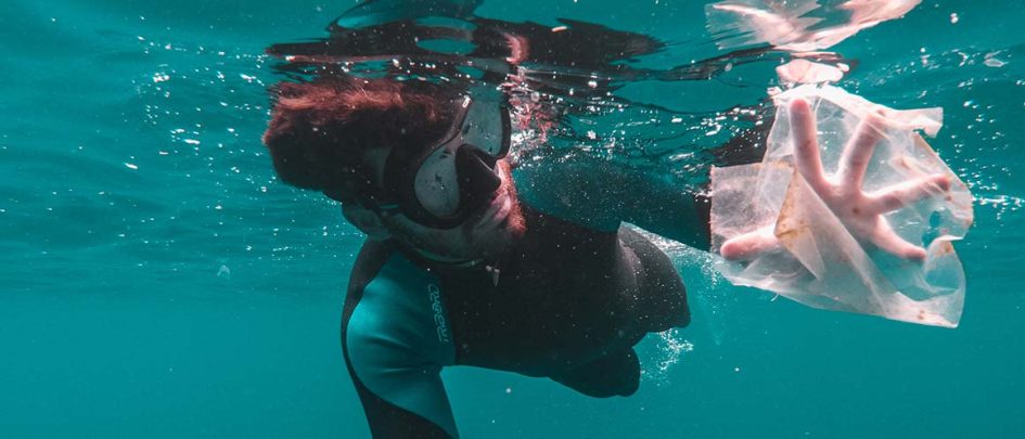 diver grabbing wet wipes