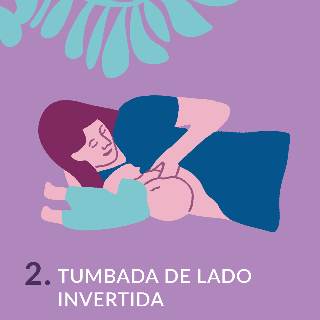 Tumbada de lado invertida posición para dar el pecho